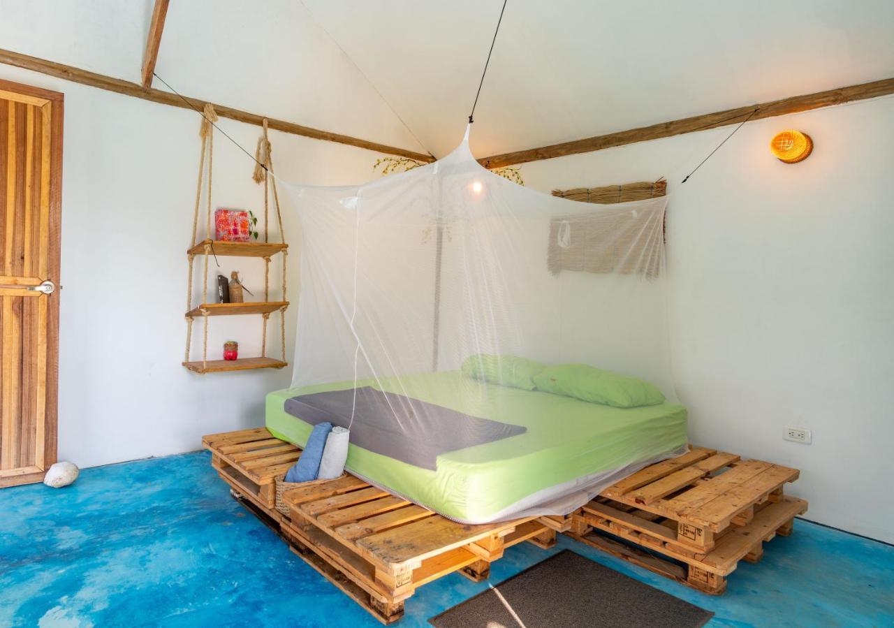 El Zoo Hostel, Bar & Pool ปาโลมิโน ภายนอก รูปภาพ