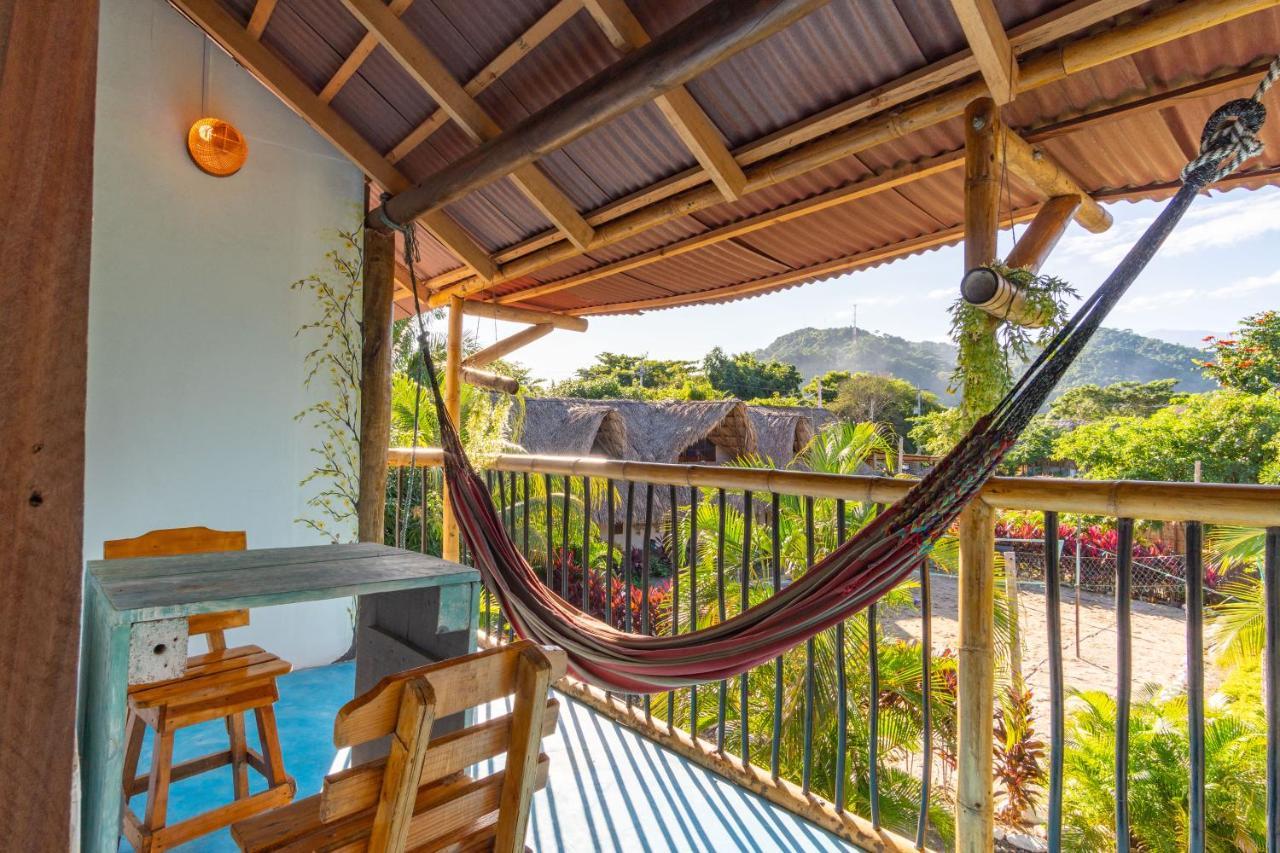 El Zoo Hostel, Bar & Pool ปาโลมิโน ภายนอก รูปภาพ