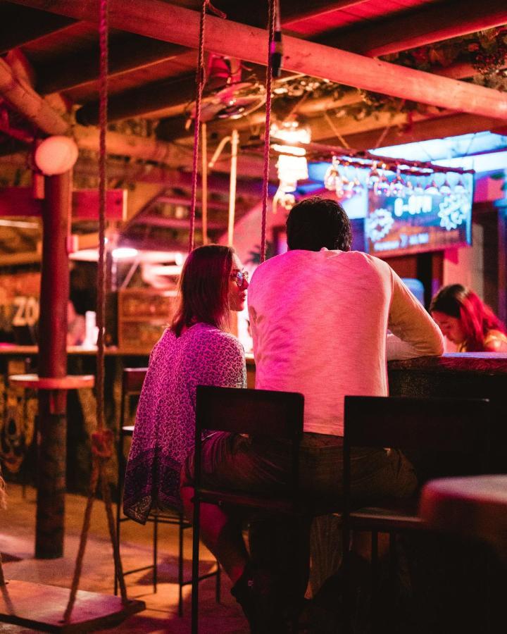 El Zoo Hostel, Bar & Pool ปาโลมิโน ภายนอก รูปภาพ