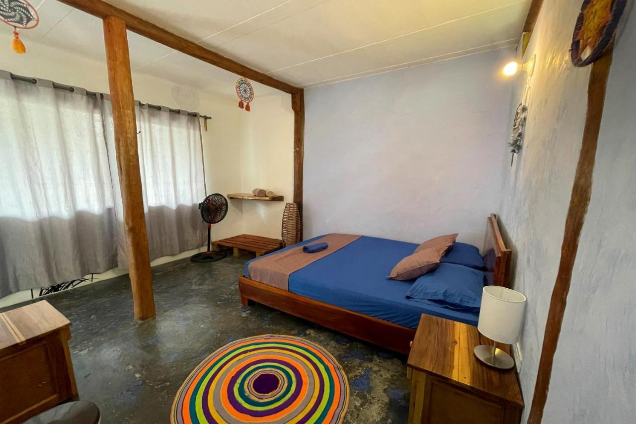 El Zoo Hostel, Bar & Pool ปาโลมิโน ภายนอก รูปภาพ