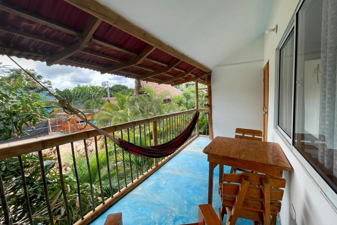 El Zoo Hostel, Bar & Pool ปาโลมิโน ภายนอก รูปภาพ