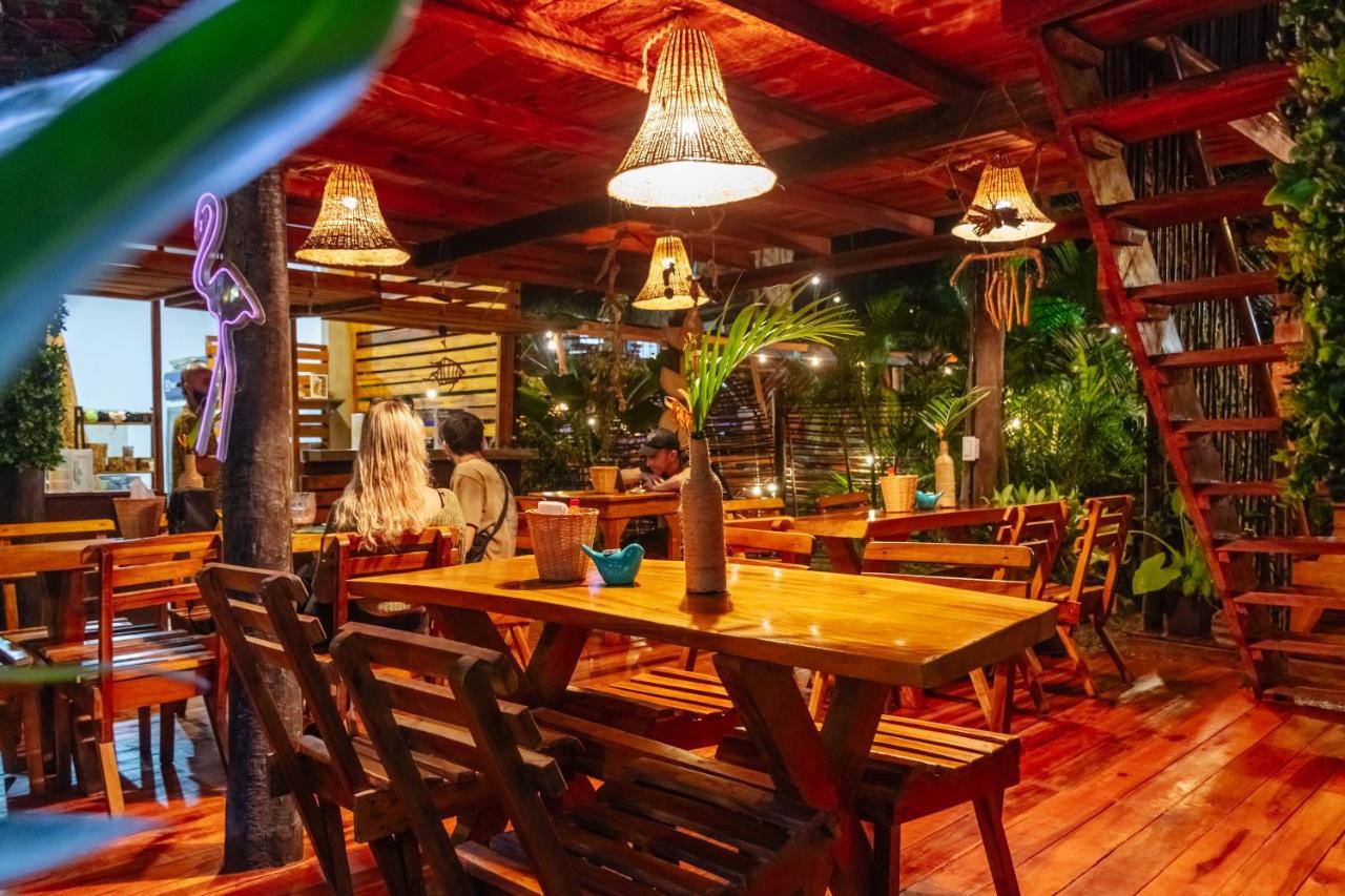 El Zoo Hostel, Bar & Pool ปาโลมิโน ภายนอก รูปภาพ