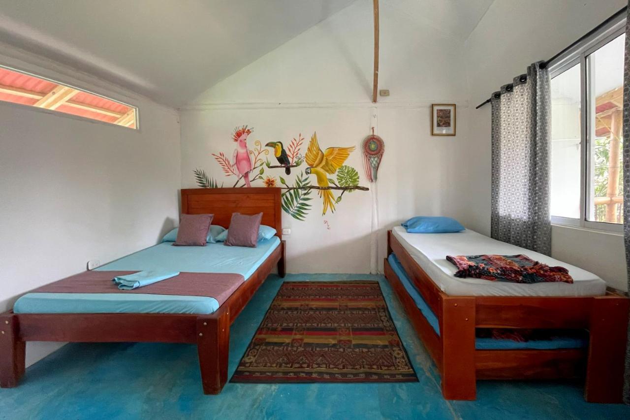 El Zoo Hostel, Bar & Pool ปาโลมิโน ภายนอก รูปภาพ