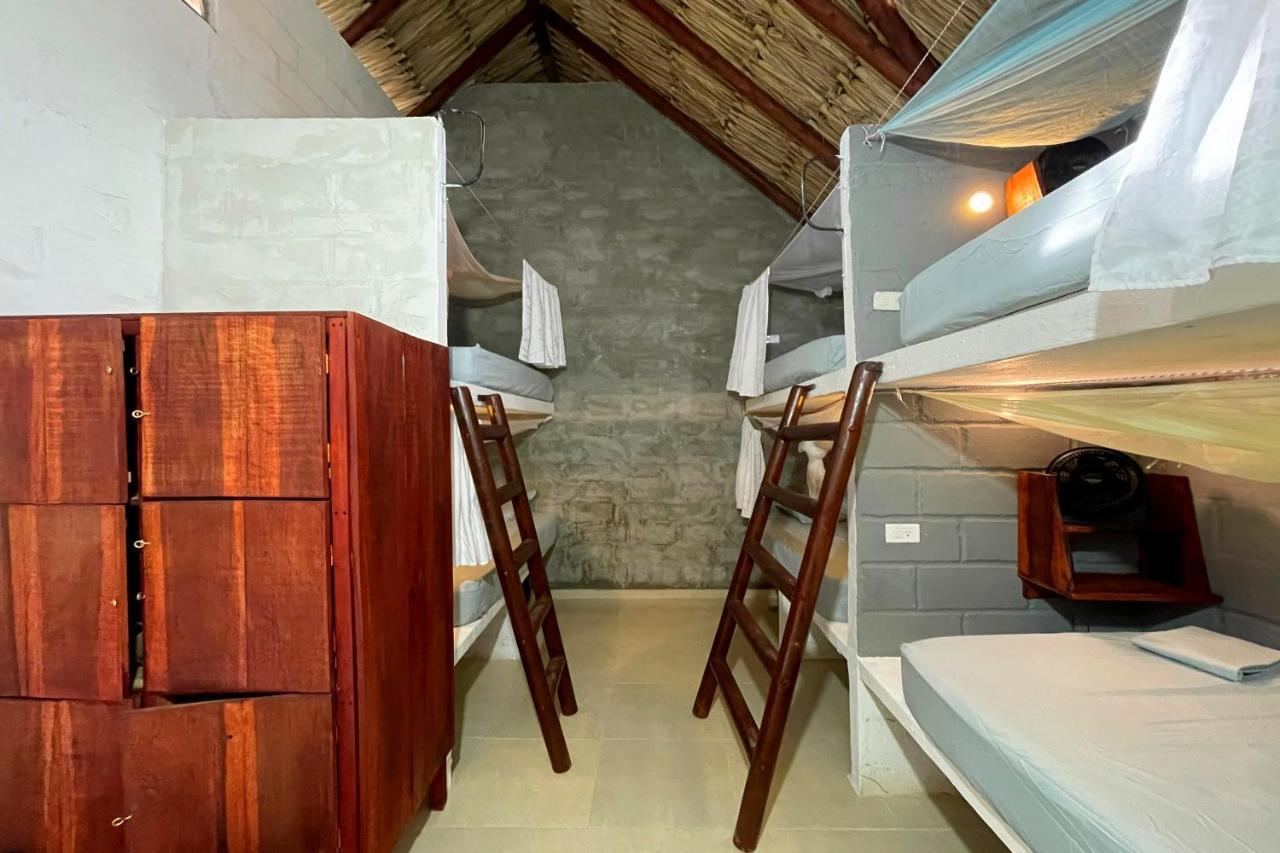 El Zoo Hostel, Bar & Pool ปาโลมิโน ภายนอก รูปภาพ