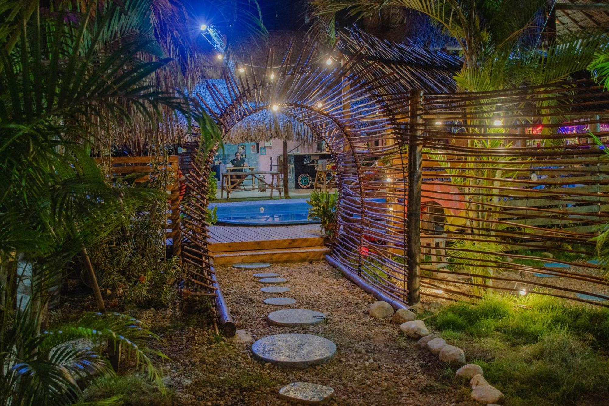 El Zoo Hostel, Bar & Pool ปาโลมิโน ภายนอก รูปภาพ