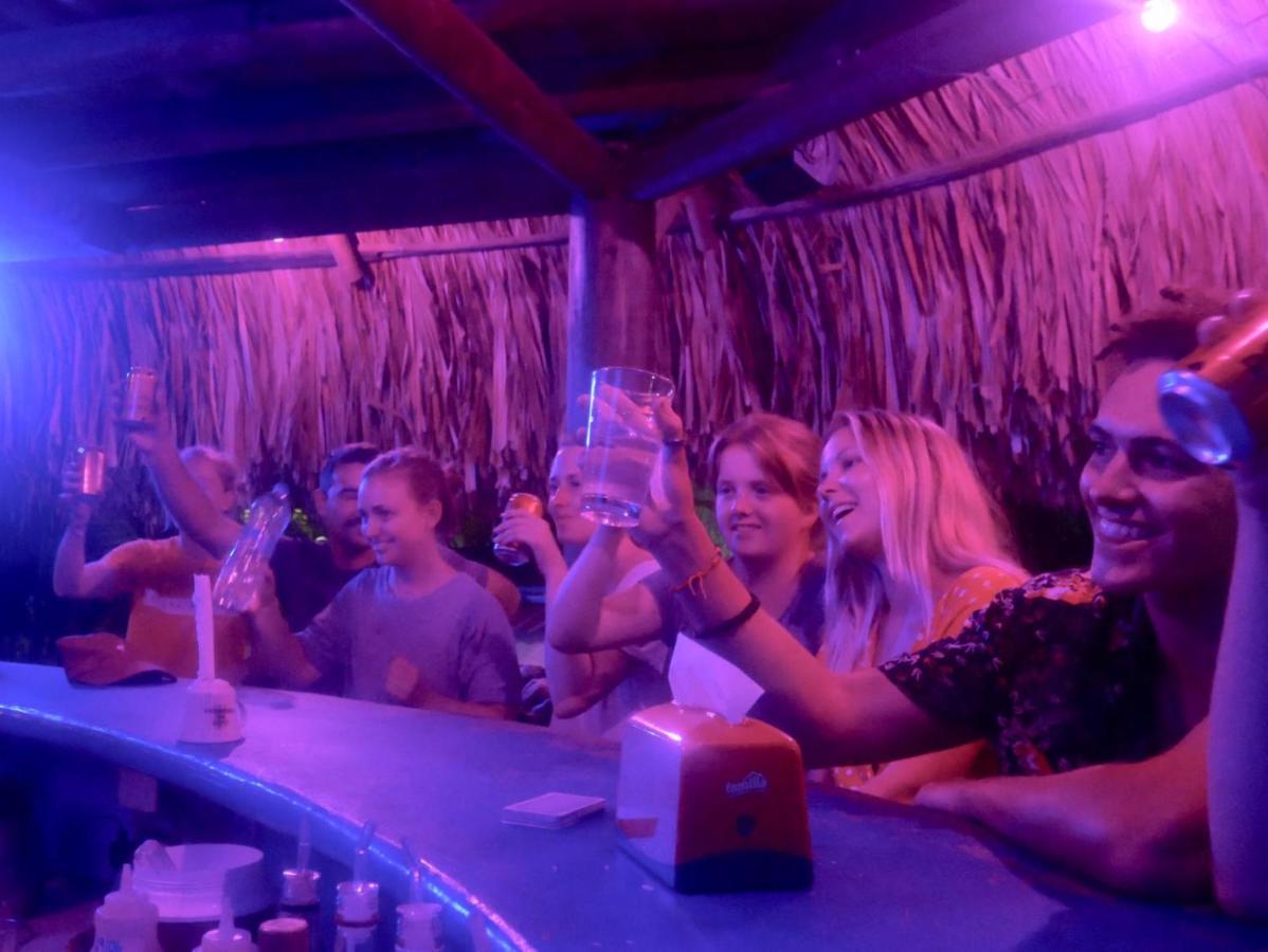 El Zoo Hostel, Bar & Pool ปาโลมิโน ภายนอก รูปภาพ