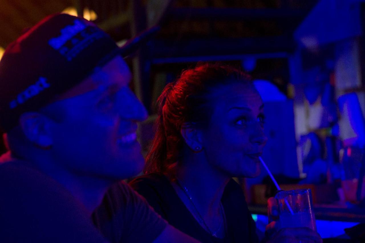El Zoo Hostel, Bar & Pool ปาโลมิโน ภายนอก รูปภาพ